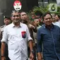 “Mengenai materi klarifikasi saya ini kan guru besar ilmu hukum jadi tau persis mana yang harus disampaikan ke publik mana yang tidak harus disampaikan ke publik. Semua materi klarifikasi itu bersifat rahasia,” ujarnya usai menjalani klarifikasi.  (Liputan6.com/Herman Zakharia)