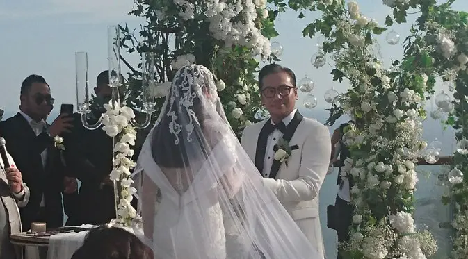 Pernikahan Sammy Simorangkir dan Viviane. (Reza/Vidio.com)