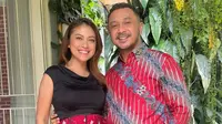 8 Style Cynthia Riza Istri Giring, Calon Ibu Pejabat Kenakan Sentuhan Wastra Nusantara