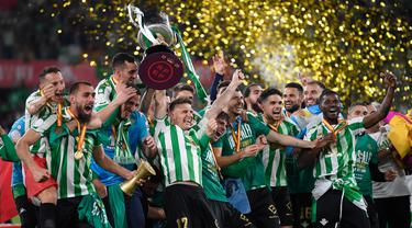 Foto: Selebrasi Emosional Joaquin Usai Membawa Real Betis Kembali Menjadi Juara Copa del Rey