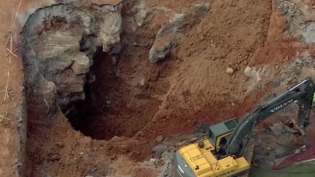 Sinkhole 12 Meter Muncul di Lapangan Sepakbola Tennesse