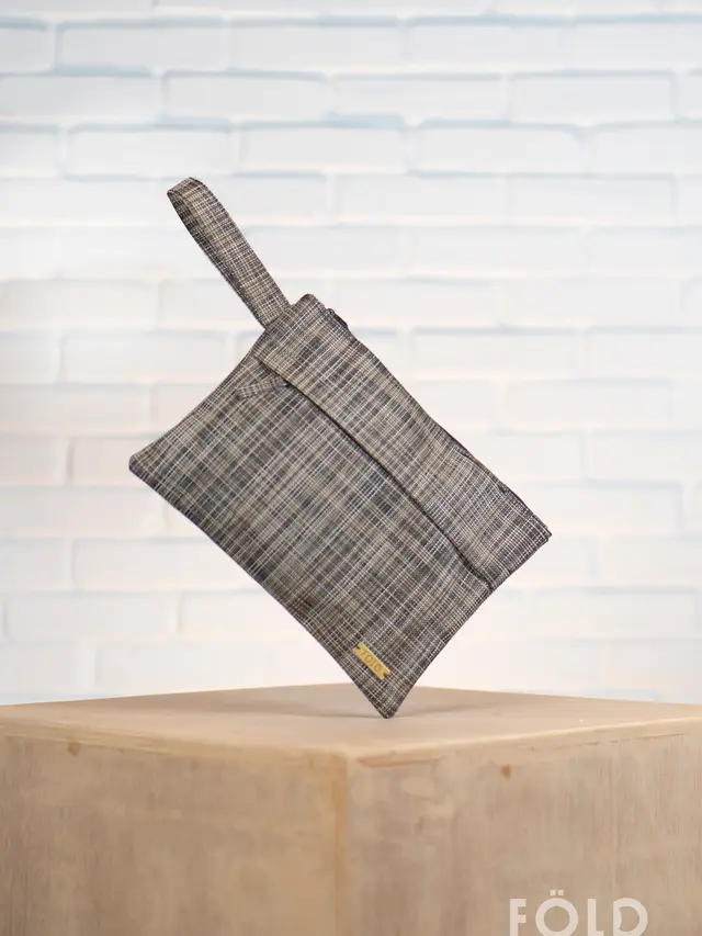 Fold yang memanfaatkan bahan sisa produksi window blind yang sudah tidak terpakai lagi