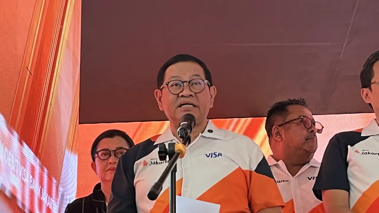 Gubernur DKI Jakarta Pramono Anung saat peluncuran Kartu Debit Visa Bank Jakarta di Lippo Mall Kemang Village, Jakarta Selatan. (Liputan6/Winda Nelfira)