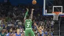 Pebasket Boston Celtics, Jaylen Brown, melepaskan tembakan saat melawan Orlando Magic pada laga NBA di Amway Center, Orlando, Minggu (5/11/2017). Magic kalah 88-104 dari Celtics. (AP/Willie J Allen Jr)