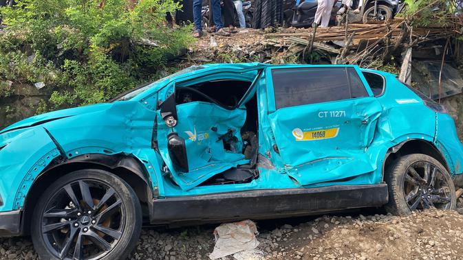 Polisi Amankan Sopir Taksi Green SM Diduga Pemicu Kecelakaan Kereta di Stasiun Bekasi Timur