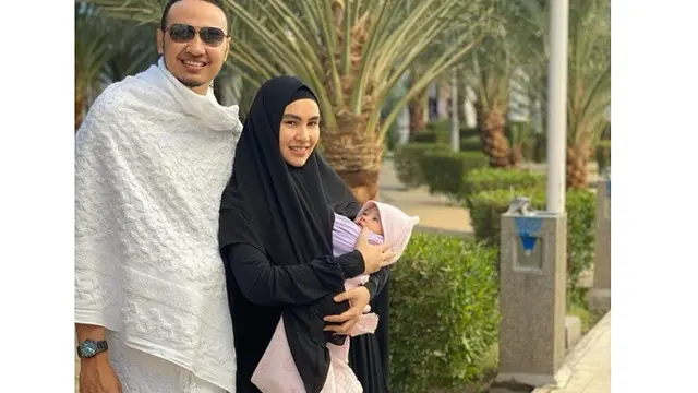 Kartika Putri Ajak Sang Anak Umrah Bersama, Ini 5 Potret Kebersamaannya