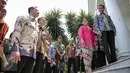 Presiden Jokowi didampingi Ibu Negara Iriana Widodo usai menghadiri acara puncak Peringatan Hari Anak Nasional di Istana Bogor, Selasa (11/8/2015). Acara ini dihadiri oleh ratusan anak-anak dari berbagai daerah di Indonesia. (Liputan6.com/Faizal Fanani)