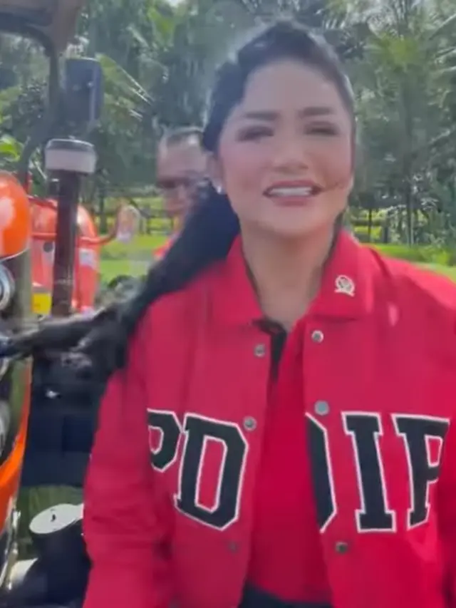 Krisdayanti membantu petani (Instagram/krisdayantilemos)