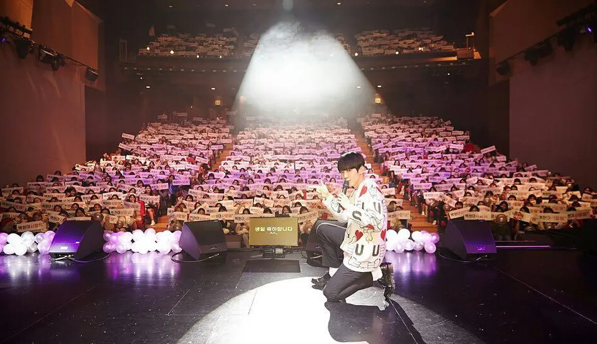 "Aku menyesal mengatakan hal tersebut dan memilih untuk mengucapkan kalimat itu. Aku hanya ingin memberikan kekuatan pada mereka," ujarnya. (Foto: instagram.com/baekhyunee_exo)