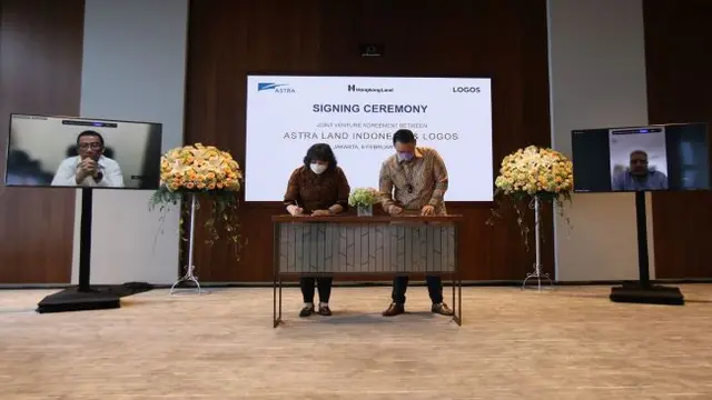 Penandatanganan kesepakatan pembentukan perusahaan patungan antara Astra bersama Hongkong Land melalui PT Astra Land Indoensia dan LOGOS, Selasa (8/2/2022) (Dok: Astra International)