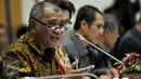 Ketua KPK Agus Rahardjo memberi jawaban saat RDP dengan Komisi III DPR RI di Gedung Nusantara II, Komplek Parlemen Senayan, Jakarta, Selasa (14/6). Rapat membahas kinerja lembaga anti surah tersebut dalam pemberantasan korupsi. (Liputan6.com/Johan Tallo)