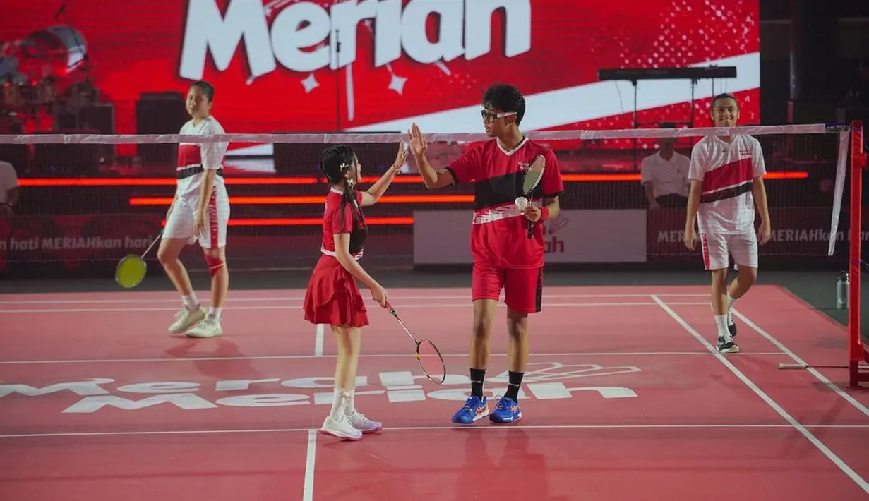 Beberapa foto yang diunggah menunjukkan gaya kompak keduanya saat bertanding di satu tim. [Foto: Instagram/merahmeriah.sportainment]