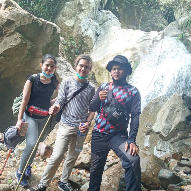 7 Momen Tissa Biani dan Dul Jaelani Trekking Bareng di Bogor