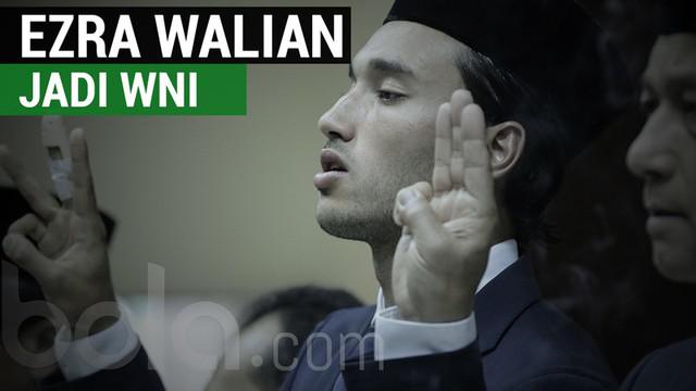 Berita video Ezra Walian resmi menjadi Warga Negara Indonesia (WNI) dan sekaligus naturalisasi termuda di Timnas Indonesia. Ezra resmi setelah status kewarganegaraannya dikukuhkan di Kantor Wilayah Kementerian Hukum dan Hak Asasi Manusia Provinsi DKI...