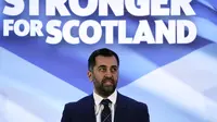 Pemimpin Partai Nasional Skotlandia (SNP) yang baru terpilih, Humza Yousaf memberikan sambutan setelah diumumkan sebagai pemimpin SNP yang baru, di Stadion Murrayfield, di Edinburgh, Skotlandia, Senin (27/3/2023). (Andrew Milligan/PA via AP)