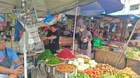 Harga bahan pokok di sejumlah pasar di Bandar Lampung mulai mengalami kenaikan menjelang ramadan 2025. Foto : (Liputan6.com/Ardi).