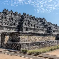 Indonesia memiliki banyak candi yang indah, bahkan terkenal di dunia  (foto: Pexels/Mike van Schoonderwalt)