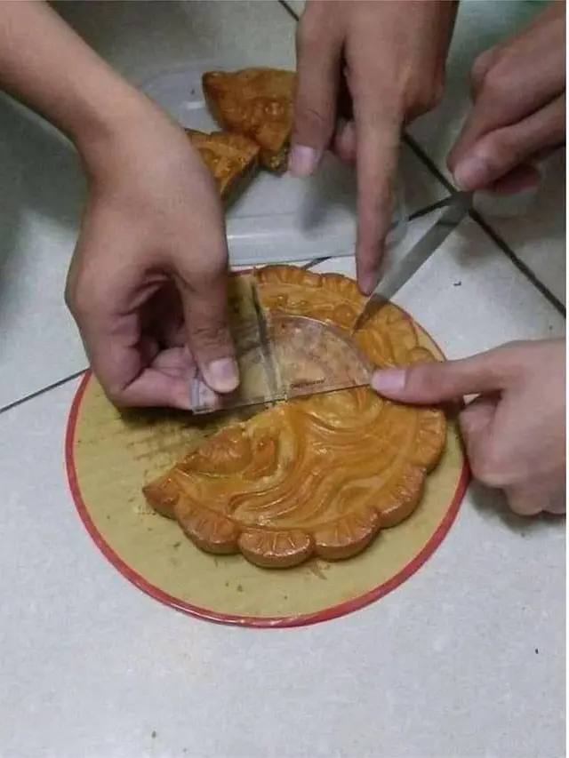 7 Kelakuan Netizen saat Bagi Makanan Agar Adil Ini Bikin Tepuk Jidat