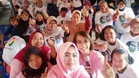Emak-emak pendukung Jokowi siap menangkal hoaks. (Liputan6.com/Putu Surya Putra Merta)