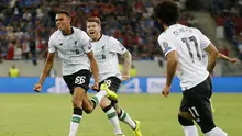 Pemain Liverpool, Trent Alexander-Arnold (kiri) merayakan golnya ke gawang Hoffenheim pada kualifikasi Liga Champions di Rhein-Neckar-Arena, Sinsheim, (15/8/2017). Liverpool menang 2-1. (AP/Michael Probst)