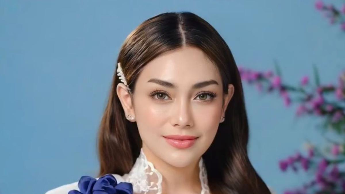 Cari Inspirasi Kebaya untuk Wisuda? Simak Gaya ala Celine Evangelista dengan Payet Berkilau