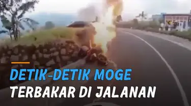 Insiden kebakaran terekam kamera pengendara motor.