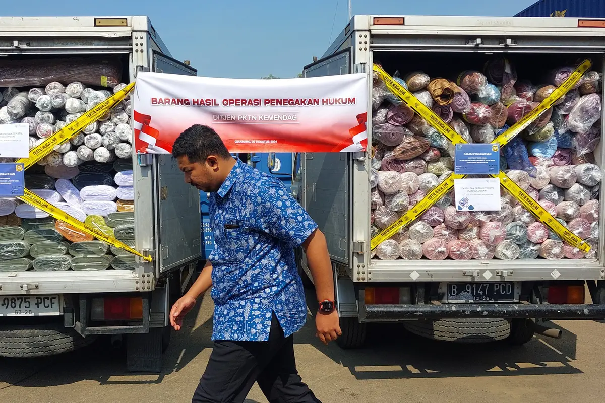 Menteri Perdagangan Zulkifli Hasan kembali menindak sejumlah barang impor ilegal yang masuk ke Indonesia. (Foto: Liputan6.com/Arief RH)
