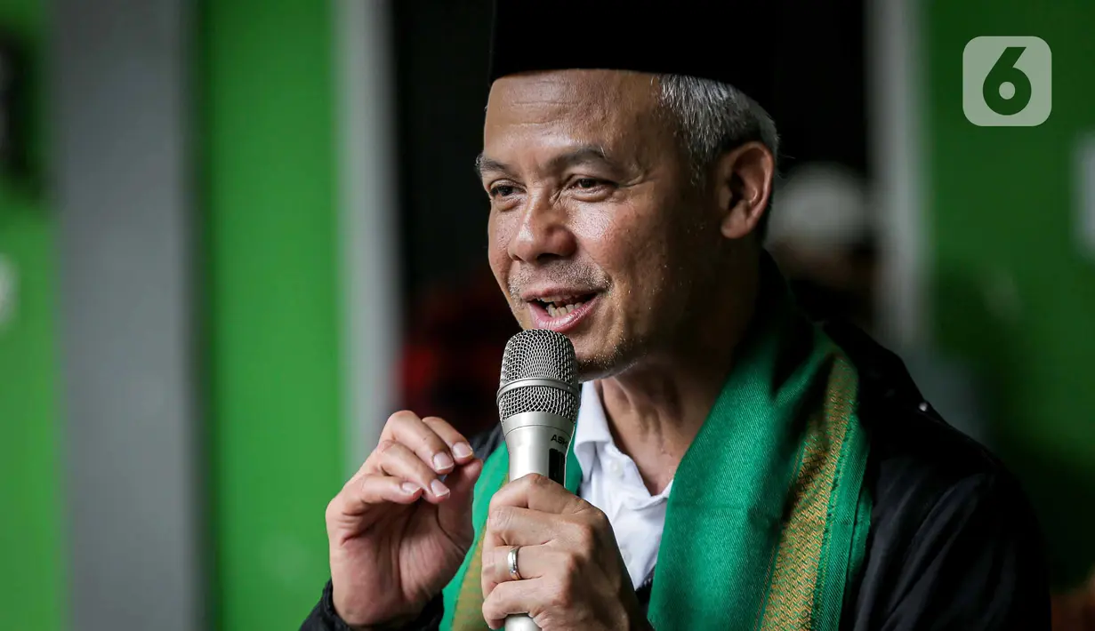 Usai memberikan sambutan itu, Ganjar langsung berpindah untuk melanjutkan agenda lainnya di Jawa Tengah dalam rangka berkampanye. (Liputan6.com/Faizal Fanani)