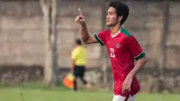 Pemain Timnas Indonesia U-19, Muhammad Rafli, merayakan gol yang dicetaknya ke gawang PPLM di Lapangan NYTC Sawangan, Depok, Jawa Barat, Jumat (5/8/2016). Timnas Indonesia U-19 menang 3-0 atas PPLM. (Bola.com/Vitalis Yogi Trisna)