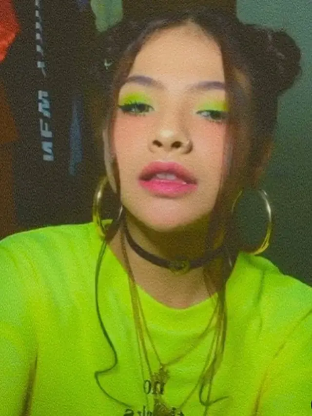 6 Potret Sara Fajira Tampil dengan Makeup Tebal, Gayanya Curi Perhatian