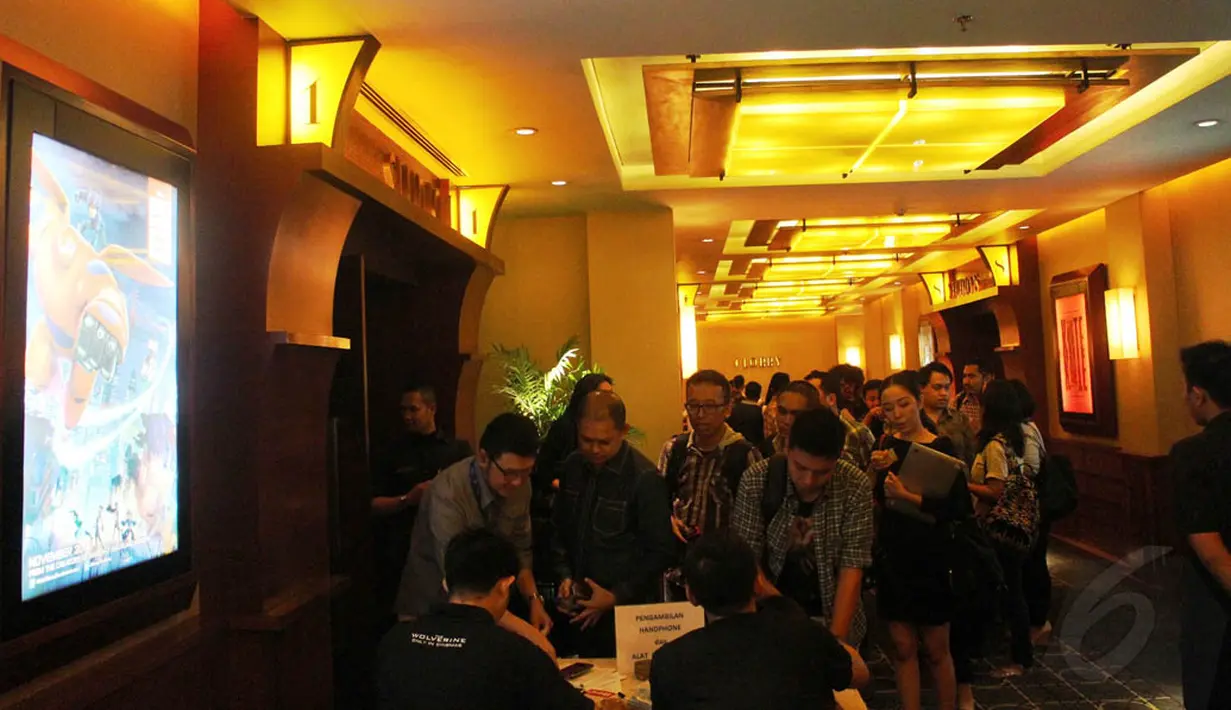 Antusias penonton terhadap film Big Hero terlihat dari antrean panjang di luar studio Plaza Senayan XXI, Jakarta, Kamis (6/11/2014) (Liputan6.com/Gilar Ramdhani)