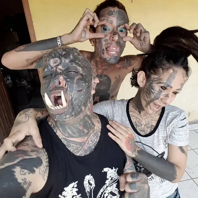 Orc Bersama Istri dan Rekannya