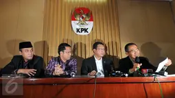 Suasana konferensi pers usai kedatangan Menteri Agama Lukman Hakim ke KPK, Jakarta, Kamis (5/11/2015). Kemenag meminta bantuan KPK untuk membangun sistem akuntabilitas pengawasan program pendidikan keagamaan.(Liputan6.com/Helmi Afandi)