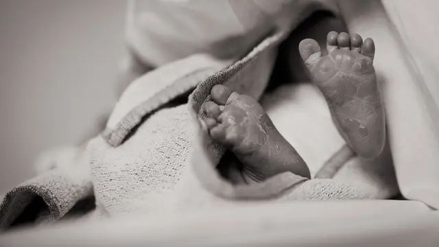 [Fimela] Ilustrasi Melahirkan