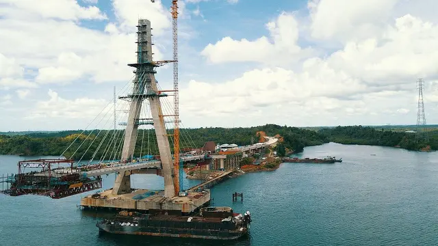 Progres pembangunan Jembatan Pulau Balang telah mencapai 76,58 persen. Jembatan ini akan menjadi jembatan terpanjang kedua di setelah Suramadu. (Dok Hutama Karya)
