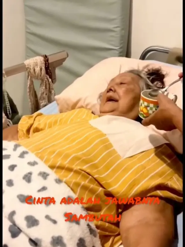 Potret Ibunda Katon Bagaskara yang Sedang Menderita Stroke Ringan, Seru Dihibur Anak-anaknya dengan Lagu