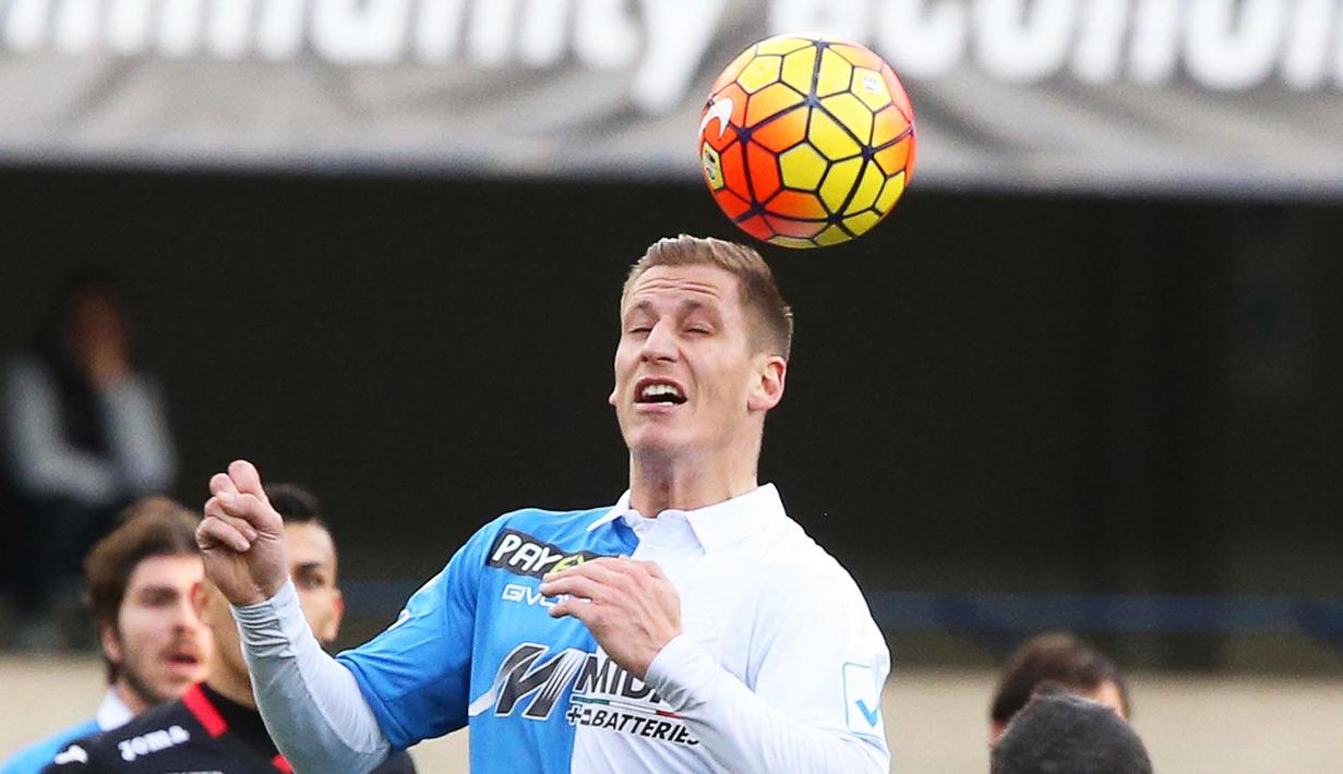 Pemain Chievo, Valter Birsa menjad penentu kemenangan timnya lewat penalti saat melawan Torino pada Pekan ke-24 lLiga Italia Serie A. (EPA/Filippo Venezia)