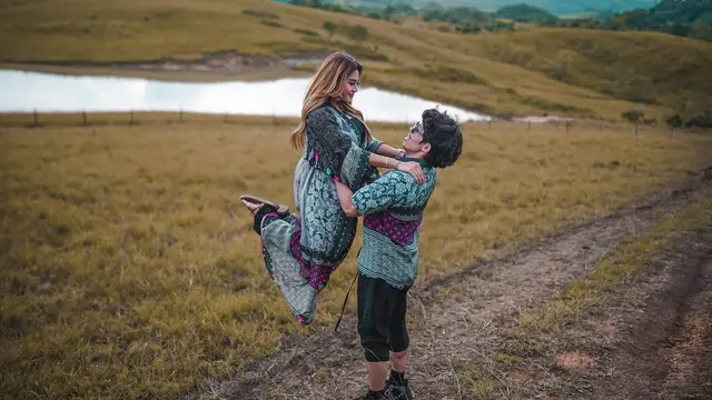 Potret Liburan Atta Halilintar dan Aurel Hermansyah di Sumba. (Sumber: Instagram/attahalilintar dan Instagram/aurelie.hermansyah)