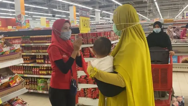 6 Momen Kartika Putri dan Suami Belanja Bulanan, Sampai Pakai 18 Trolly