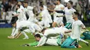 <p>Kemenangan ini membuat agregat akhir berubah menjadi 6-5 untuk Real Madrid. Di partai final nanti El Real akan berhadapan dengan Liverpool yang sudah menyingkirkan Villarreal. (AP/Manu Fernandez)</p>