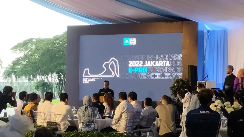 Gubernur DKI Jakarta Anies Baswedan menyampaikan sambutan saat meet and Greet dengan para pembalap Formula E Jakarta. (Liputan6.com/Winda Nelfira)