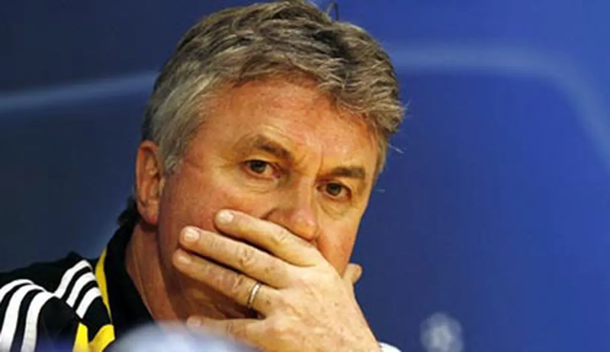 Chelsea&#039;s manager Guus Hiddink gives a press conference before the forthcoming UEFA Champions League first knockout round first leg match against Juventus, at Stamford Bridge on February 24, 2008. AFP PHOTO/GLYN KIRK