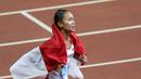 Ekspresi Rini Budiarti setelah meraih emas nomor lari halang rintang 3.000m SEA Games 2015 yang merupakan emas ketiganya setelah SEA Games 2011 dan SEA Games 2013. (Bola.com/Arief Bagus)