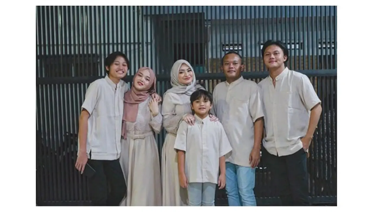 Potret 7 Selebriti Wanita dengan Anak Sambungnya, Kompak Banget