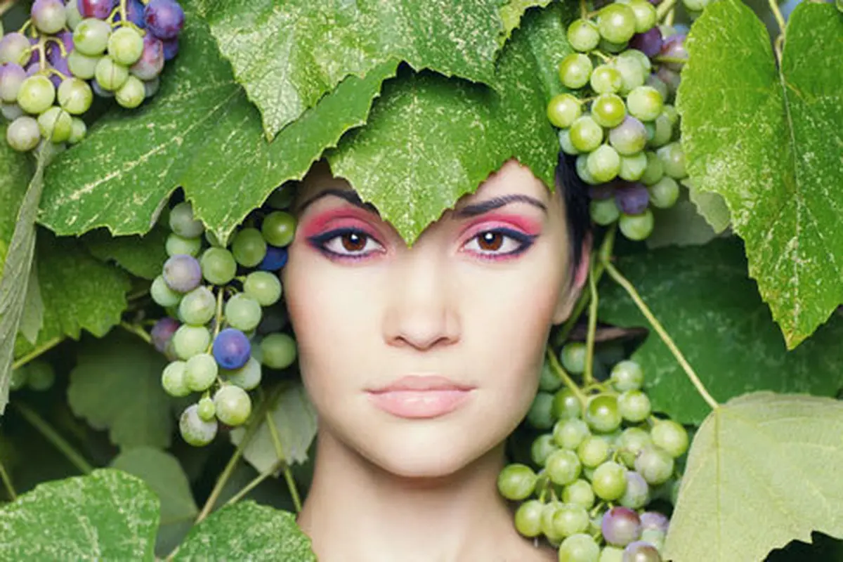 (C) shutterstock