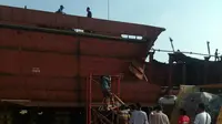 Kapal Argo di galangan kapal milik PT Harapan Teknik Shipyard meledak. Foto: (Yandhi Deslatama/Liputan6.com)