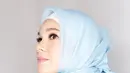 "Alhamdulillah sudah lima tahun ya menjalani proses hijrah yang seperti ini. Dan aku semakin yakin," kata Dewi Sandra, saat ditemui di Masjid At-Tiin, Taman Mini Indonesia Indah, Jakarta Timur, Jumat (30/3/2018). (Instagram/dewisandra)