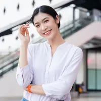ilustrasi perempuan tersenyum cantik/Q88/Shutterstock