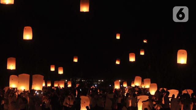 Ribuan Lampion Hiasi Malam Waisak di Candi Borobudur