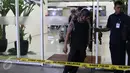 Polda Metro Jaya melakukan olah TKP penyebab ledakan di lokasi ledakan di kantin Mal Alam Sutera, Tangerang, Banten, Rabu (28/10). Polda Metro Jaya memastikan sumber ledakan itu adalah bom rakitan dan berdaya ledak rendah. (Liputan6.com/Herman Zakharia)